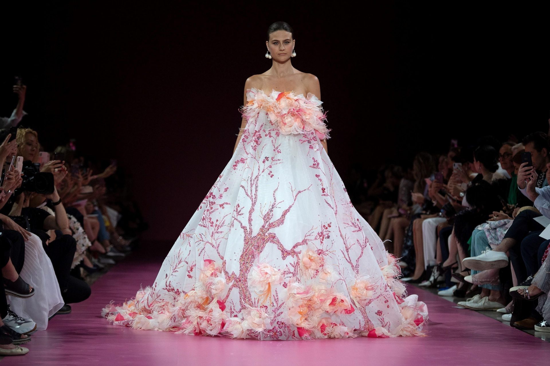 LAS ROSAS - www.lasrosas.com.ar - PARÍS PRESENTA EL DESFILE DE ALTA ...