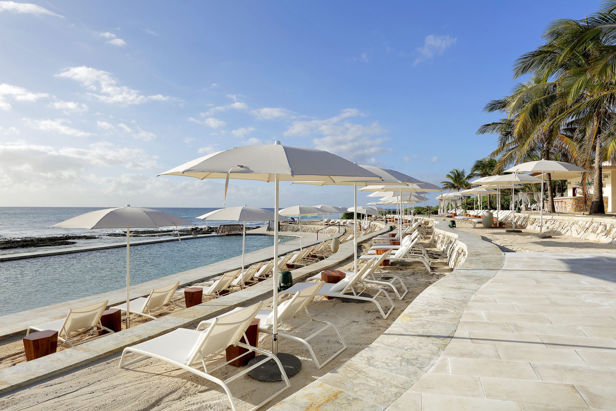 UN HOTEL SIN LÍMITES - LAS ROSAS